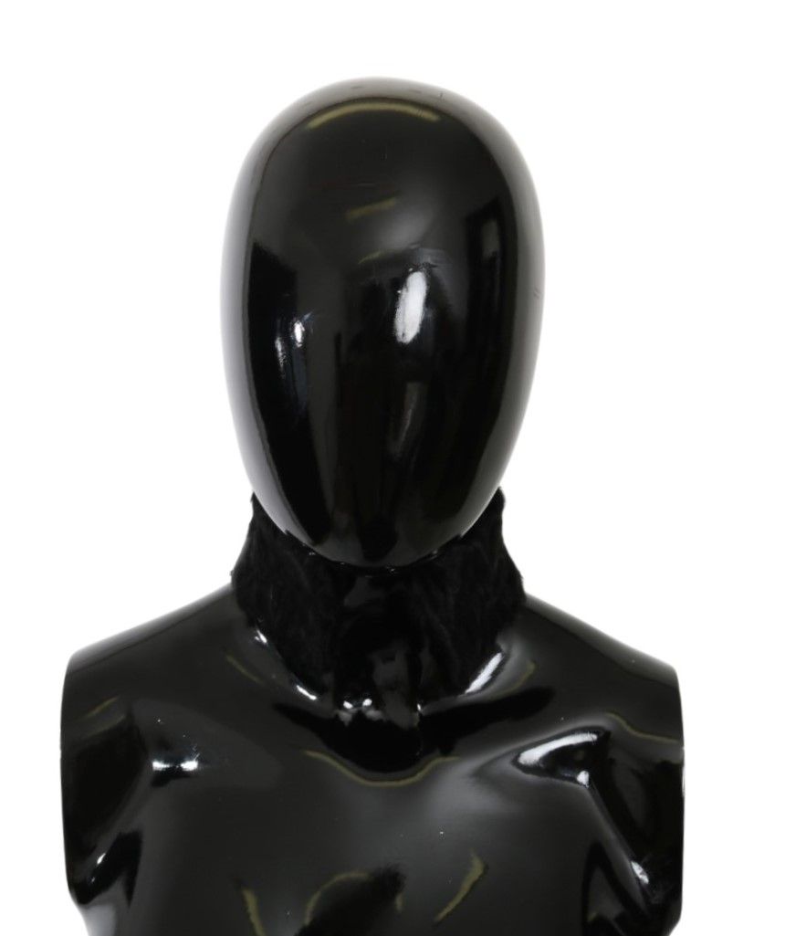 Bufanda de piel de cordero con cuello de piel negra