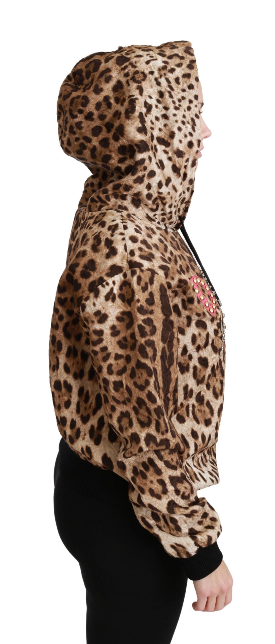 Suéter marrón con capucha y tachuelas de leopardo de Ayers