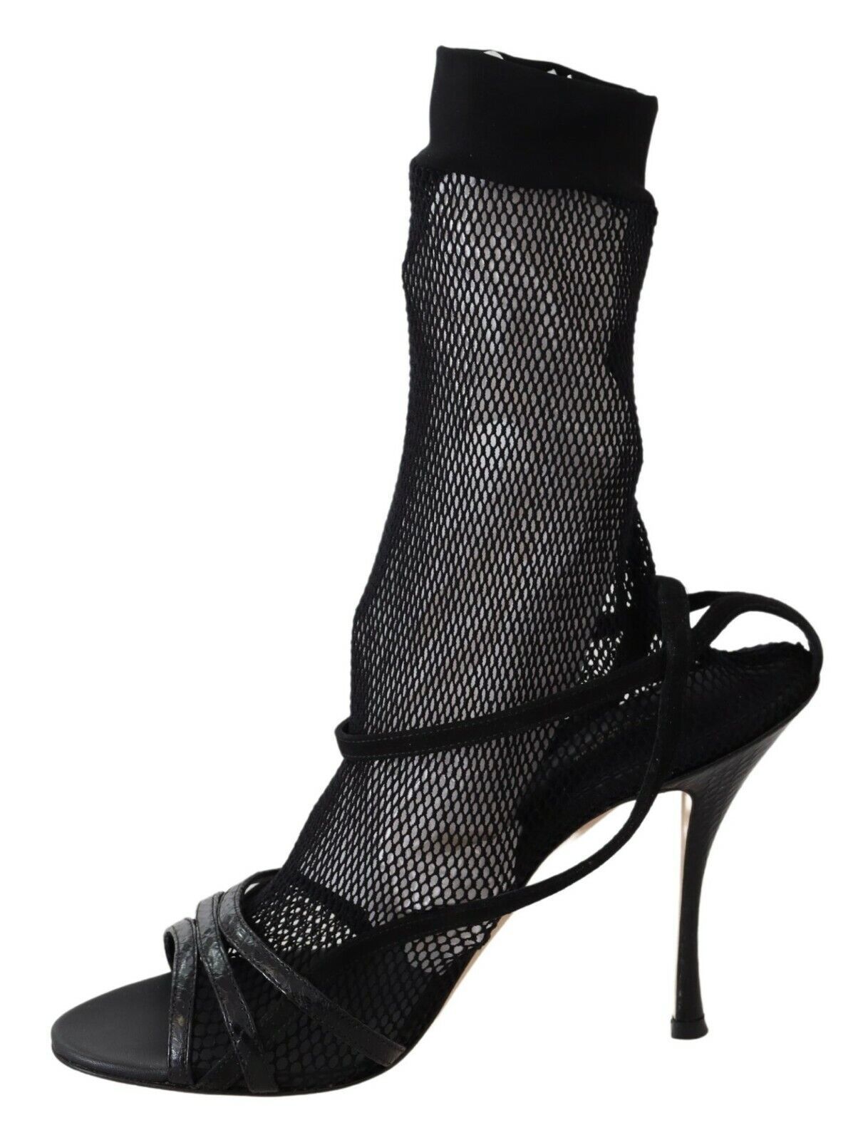 Botas cortas de ante negro, sandalias y zapatos
