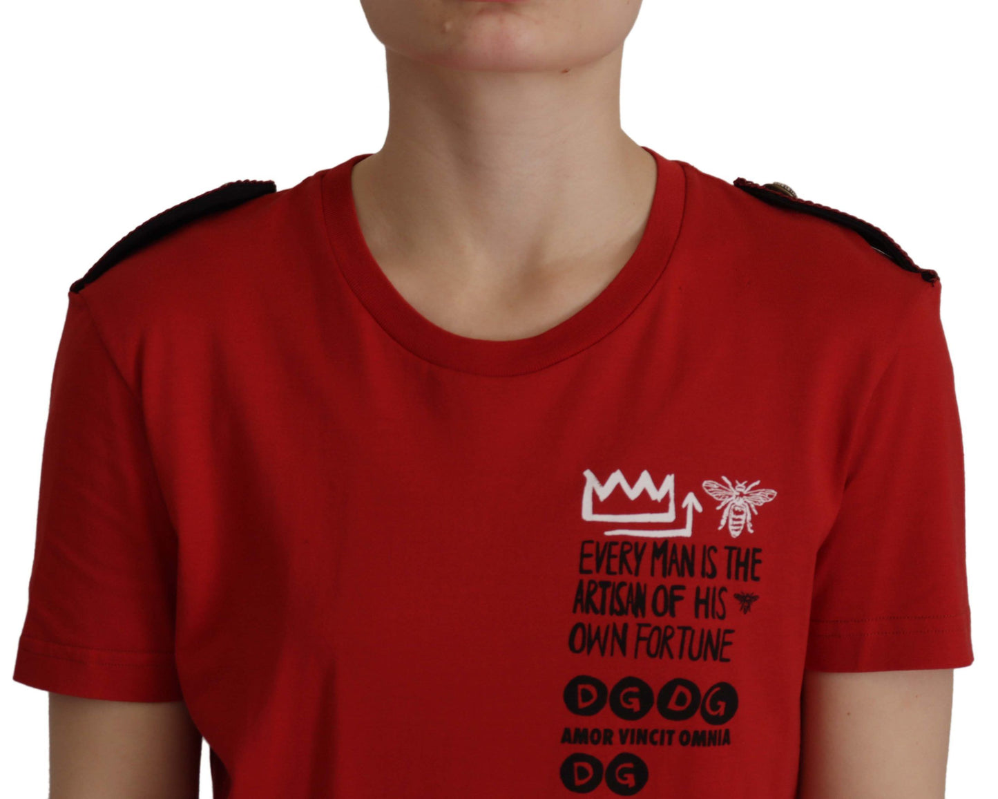 Camiseta roja con cuello redondo Amor Vincit Omnia