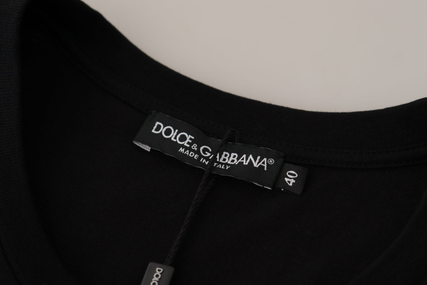 Camiseta de algodón con cuello redondo y motivo de logotipo negro
