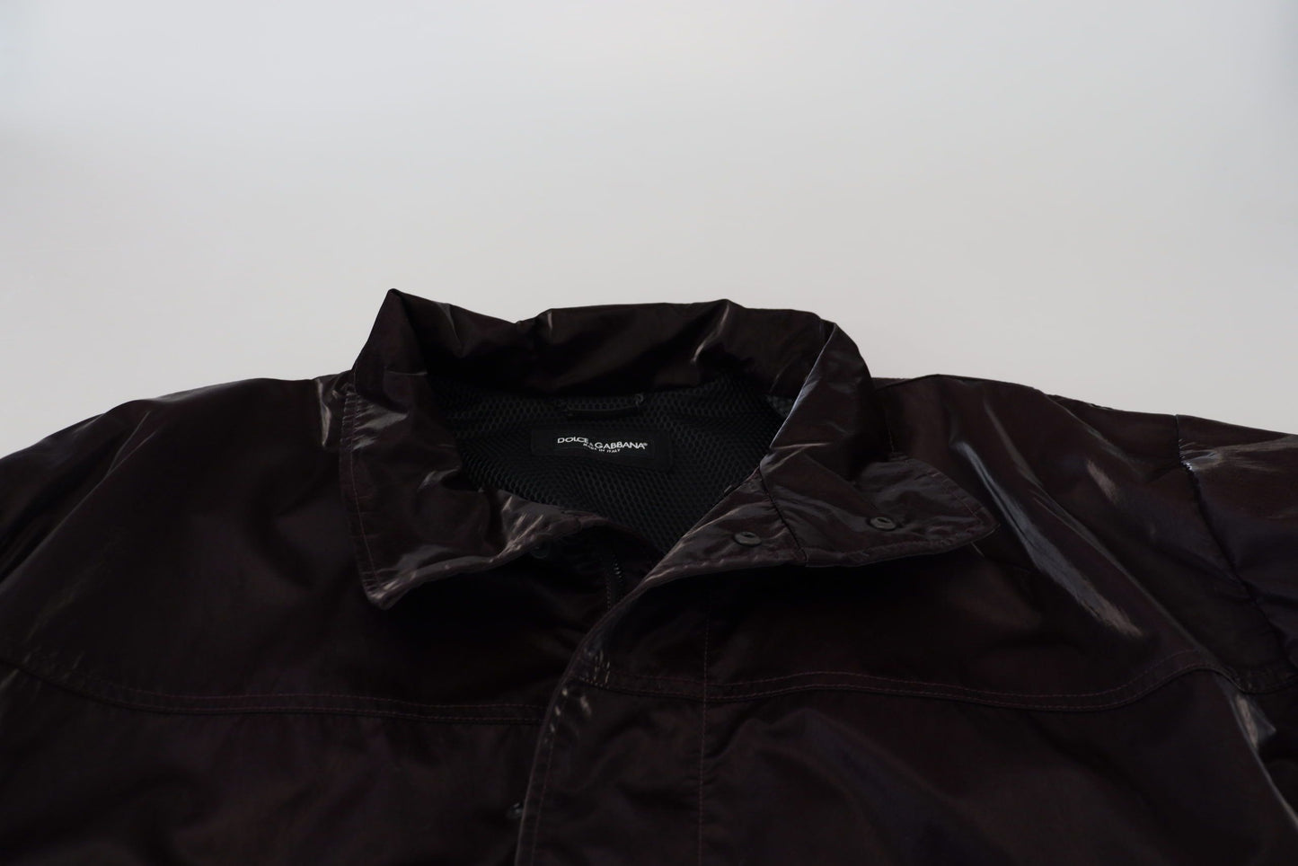 Chaqueta de hombre con cuello de nailon burdeos