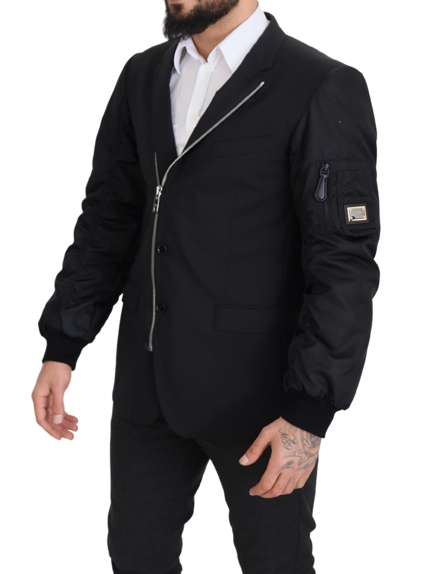 Chaqueta de lana negra con cremallera completa y mangas largas
