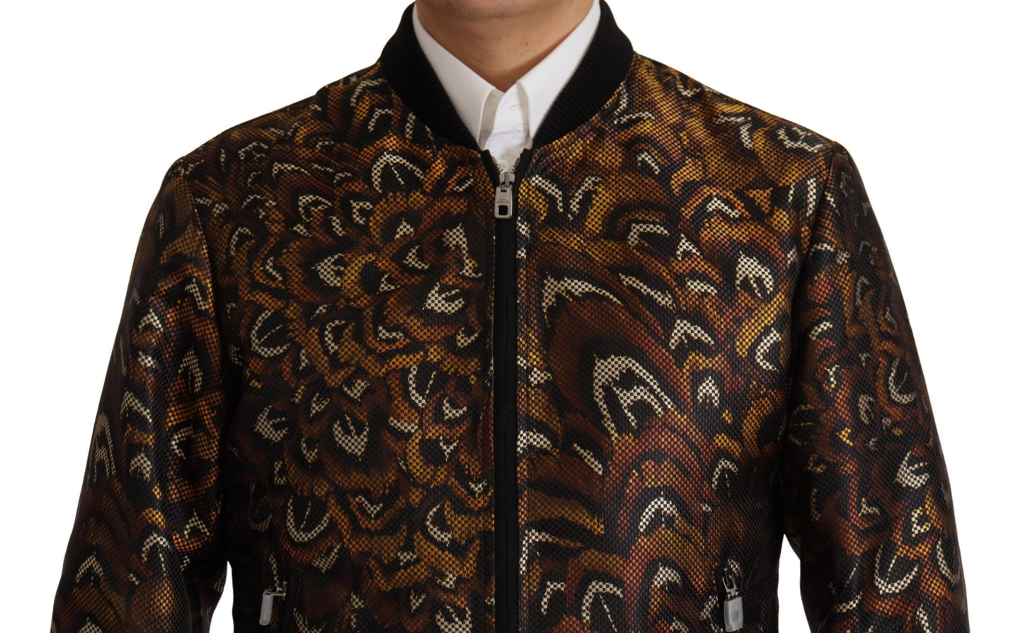 Chaqueta tipo blusón con cremallera completa y plumas marrones