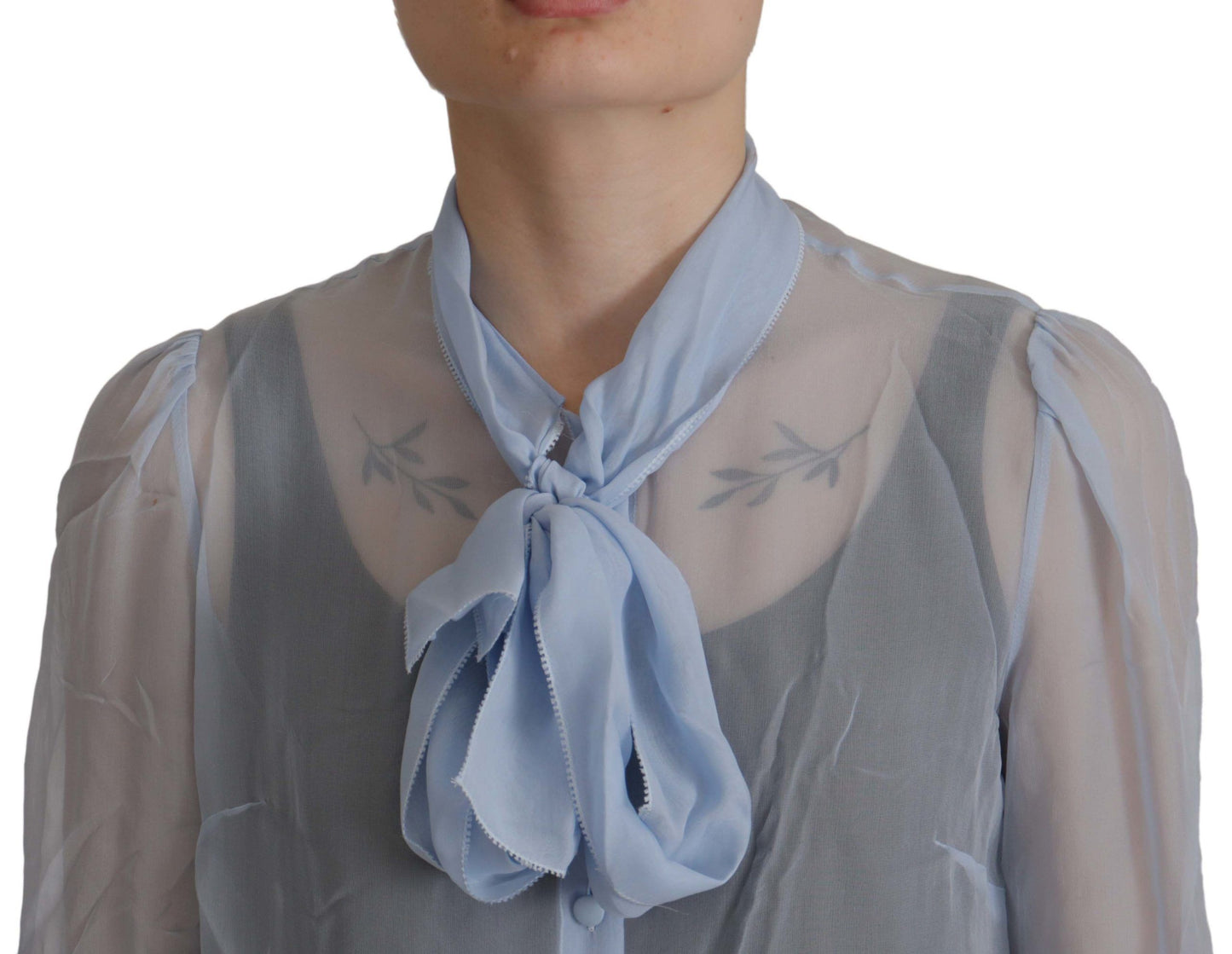 Top de manga larga con cuello Ascot de seda azul claro