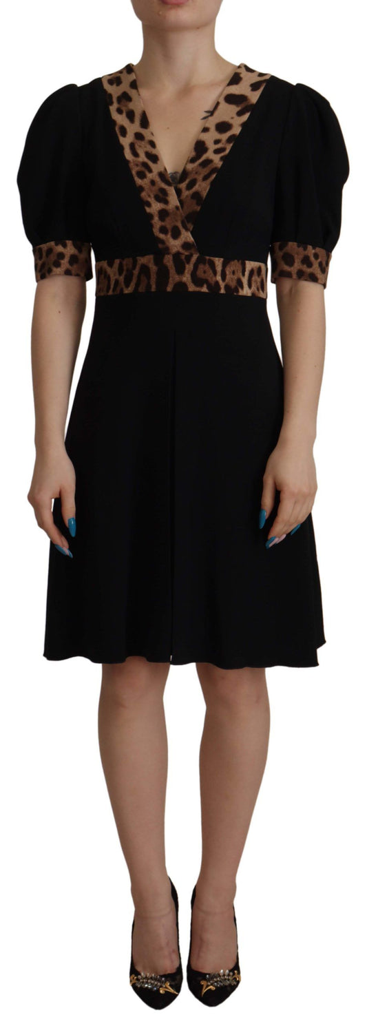 Vestido negro de leopardo hasta la rodilla con corte en A