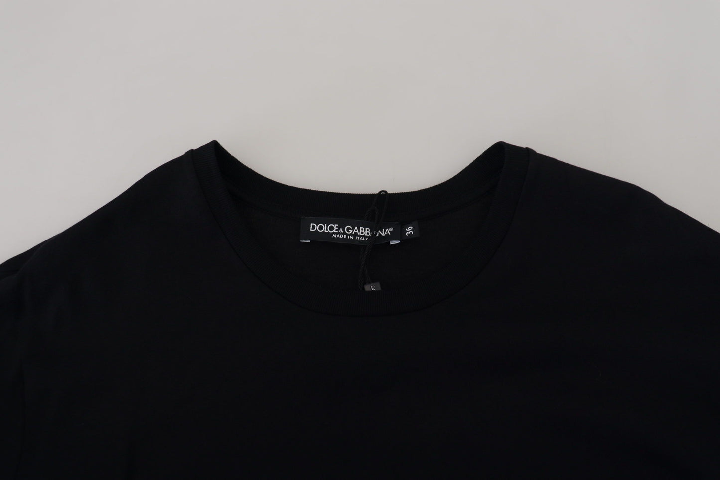 Blusa negra tipo camiseta de algodón con borlas
