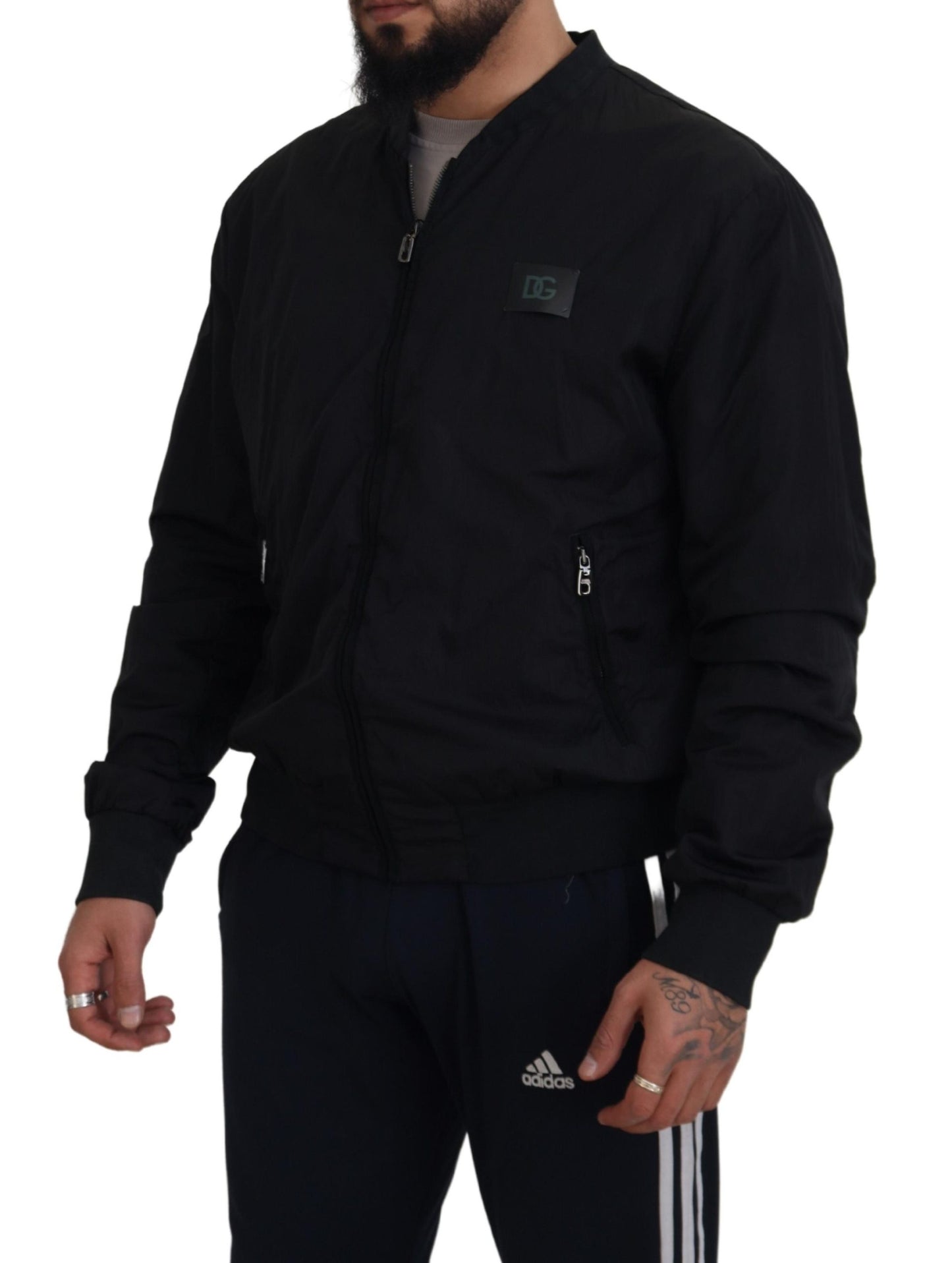 Chaqueta bomber de nailon negro con cremallera y logotipo