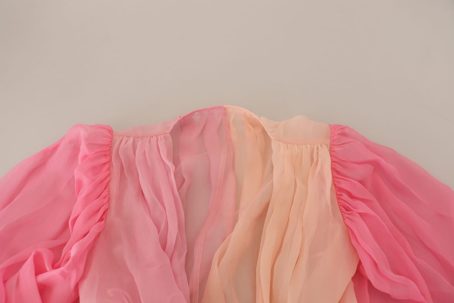 Blusa de manga larga cruzada de seda rosa