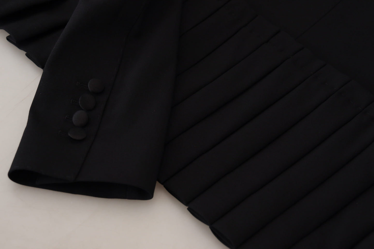 Chaqueta blazer de lana negra de botonadura sencilla