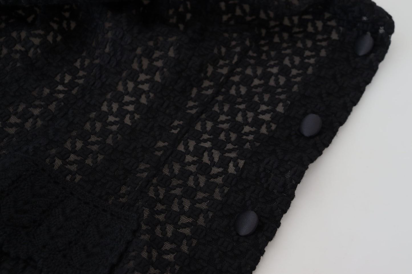 Chaqueta de punto de lana negra con cuello abotonado