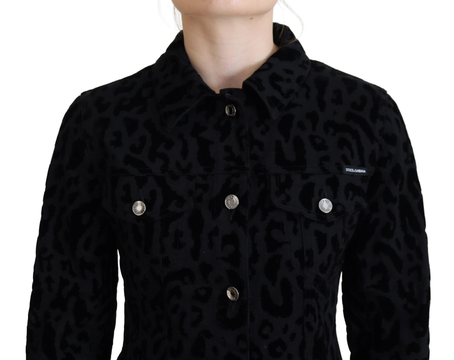 Chaqueta vaquera de algodón y manga larga con estampado de leopardo negro