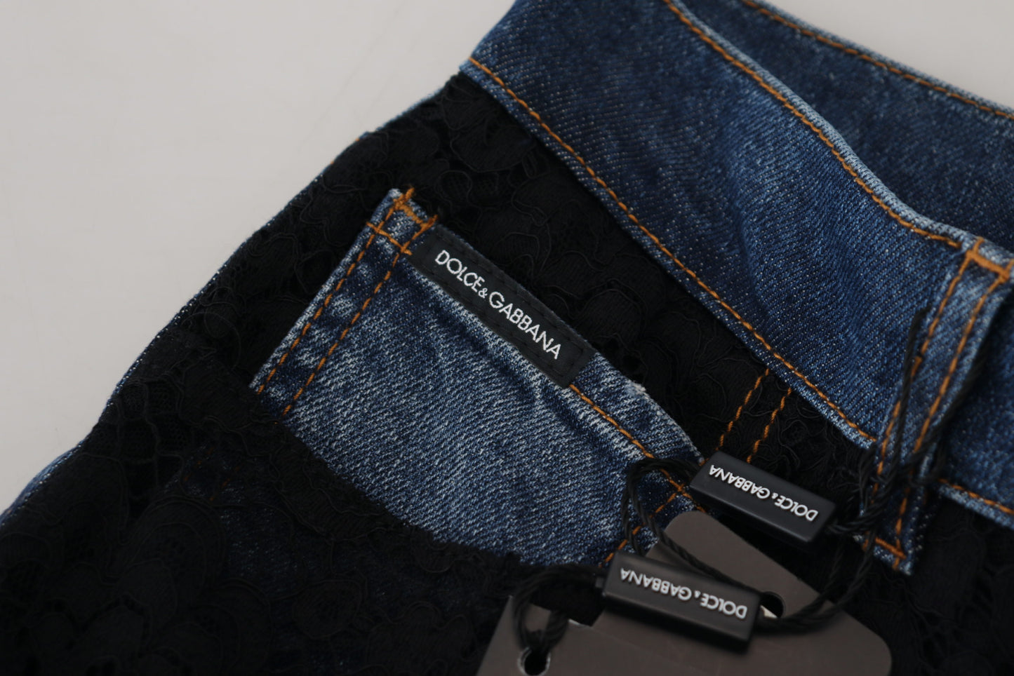 Jean skinny noir à dentelle florale sur le devant