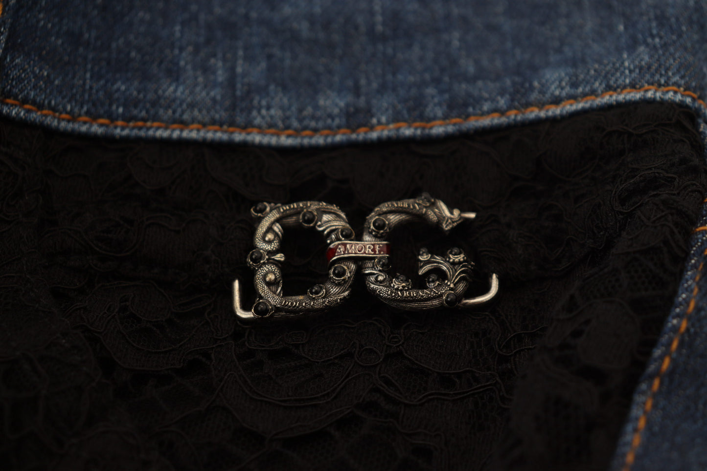 Jean skinny noir à dentelle florale sur le devant