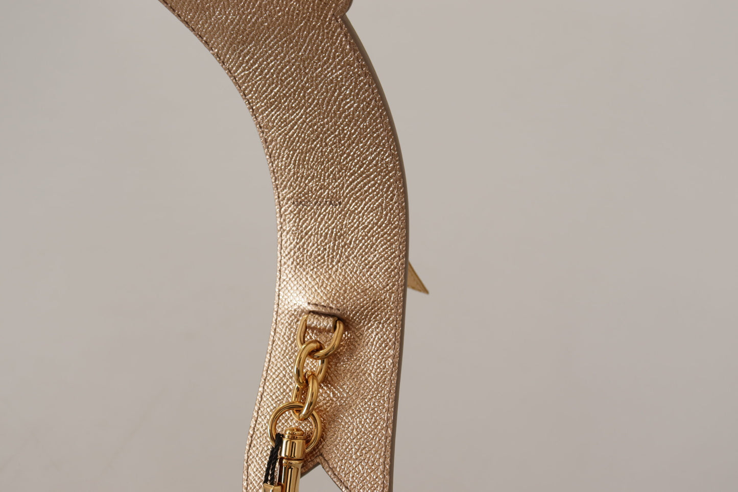 Correa de hombro para bolso con parche LOVE de cuero dorado