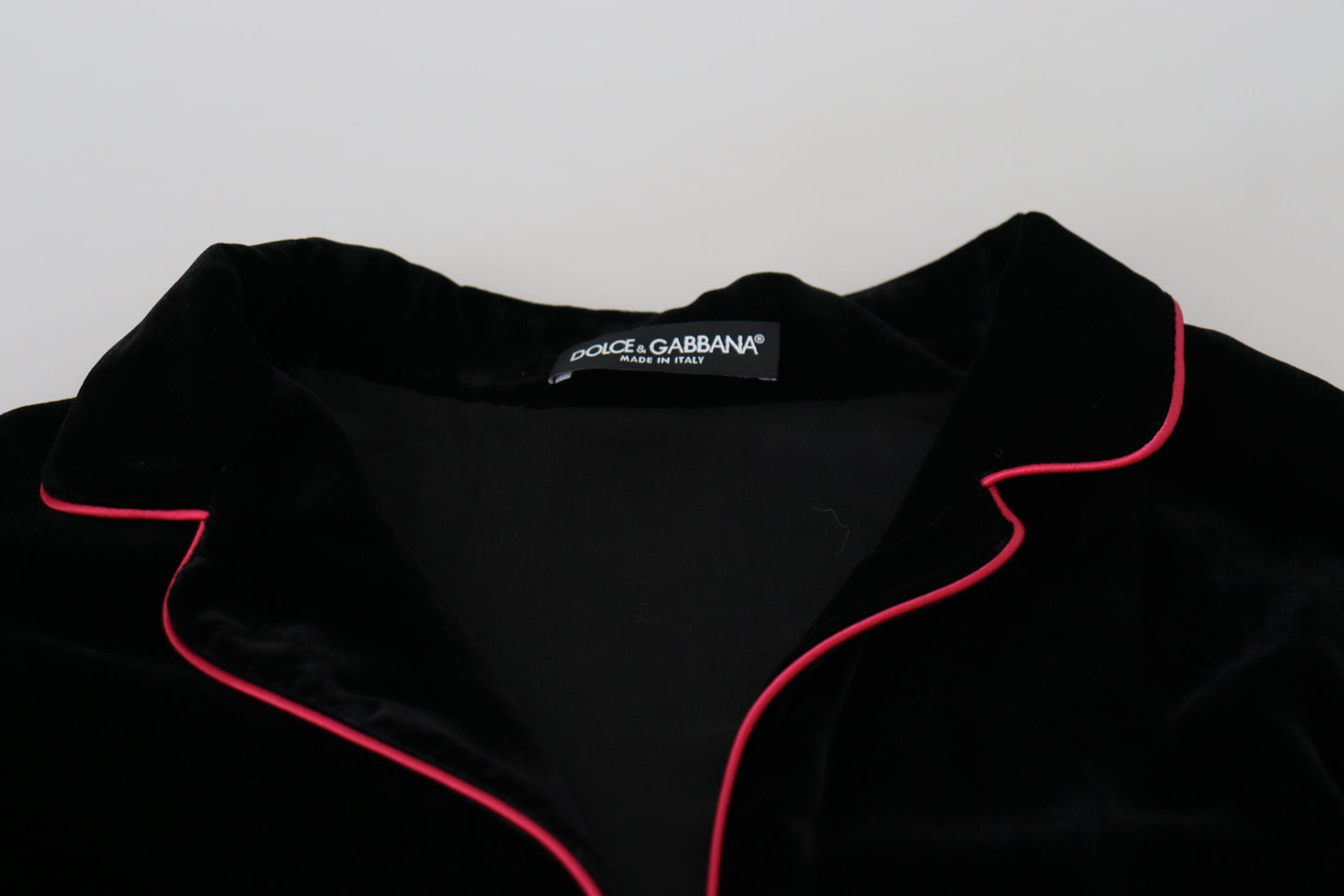 Chaqueta de viscosa con cinturón y botones negros