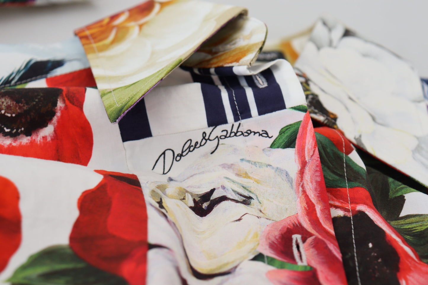 Blusa de algodón con cuello y estampado floral multicolor