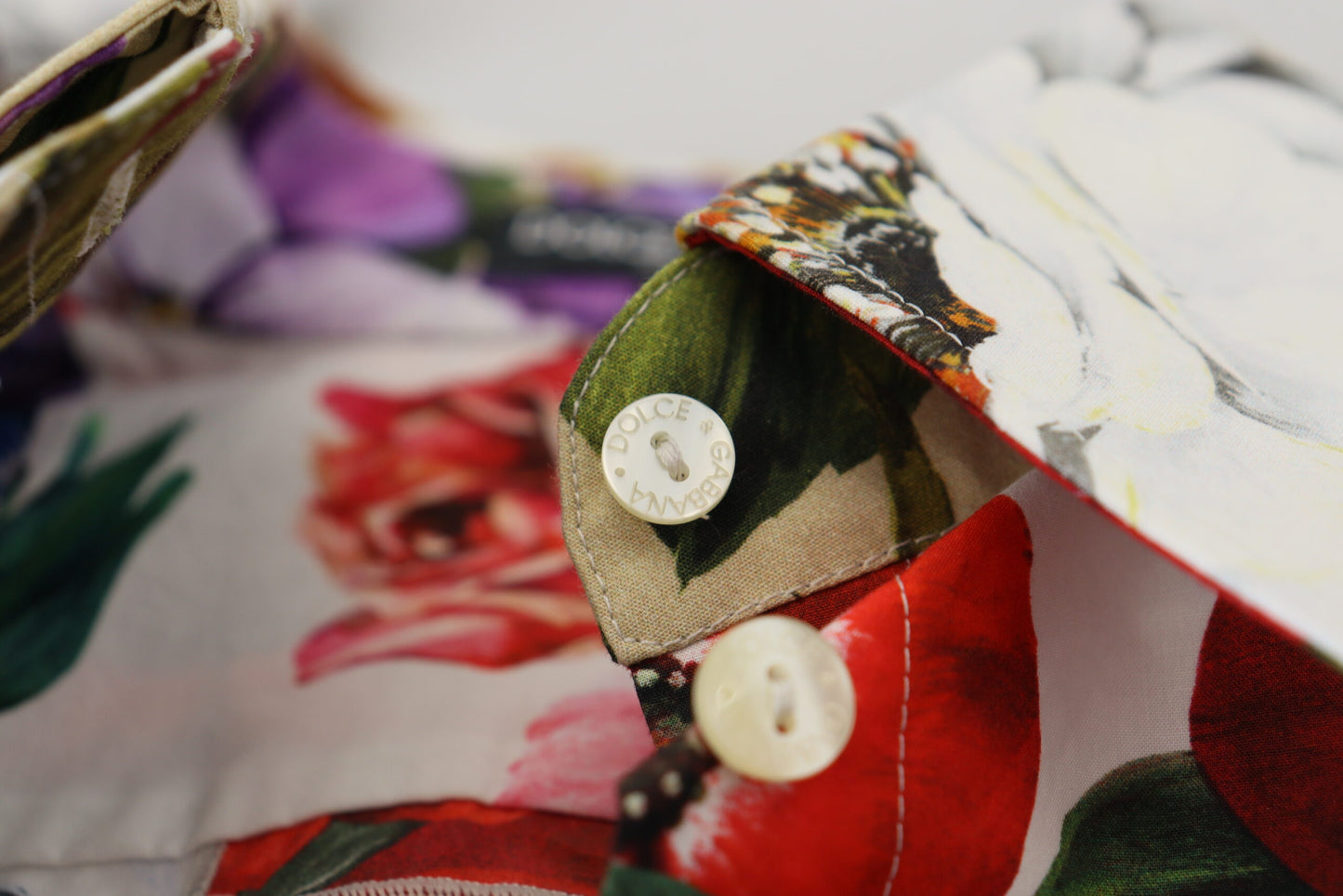 Blusa de algodón con cuello y estampado floral multicolor