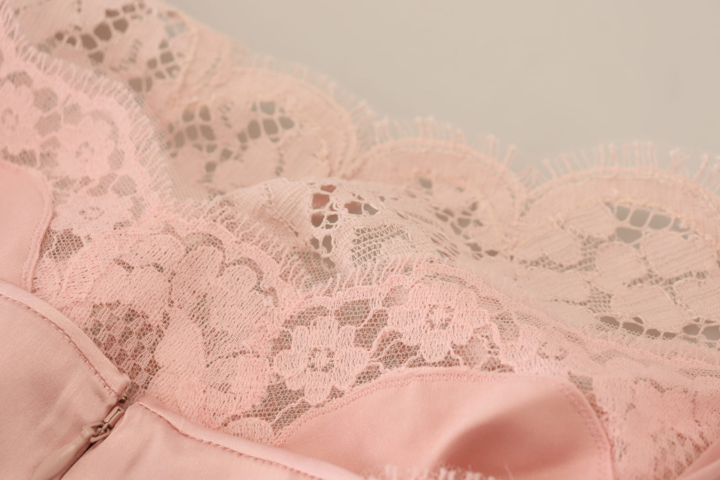 Chemisier sans manches en dentelle florale rose