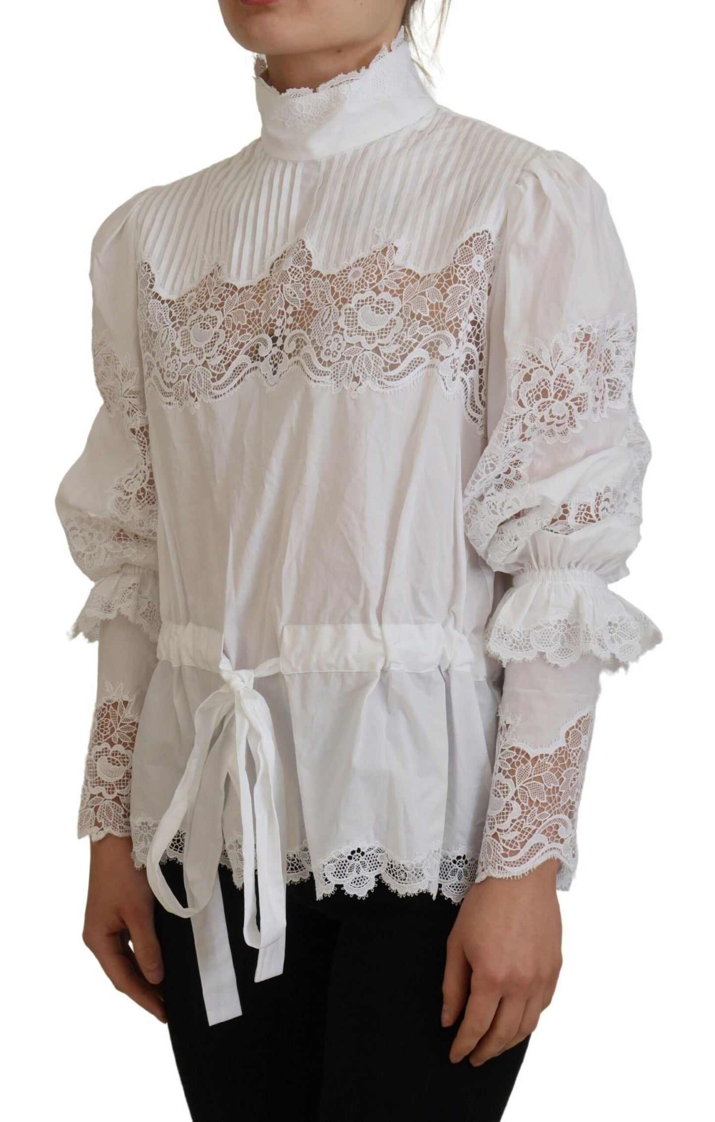 Blusa de cuello alto con ribete de encaje de algodón blanco