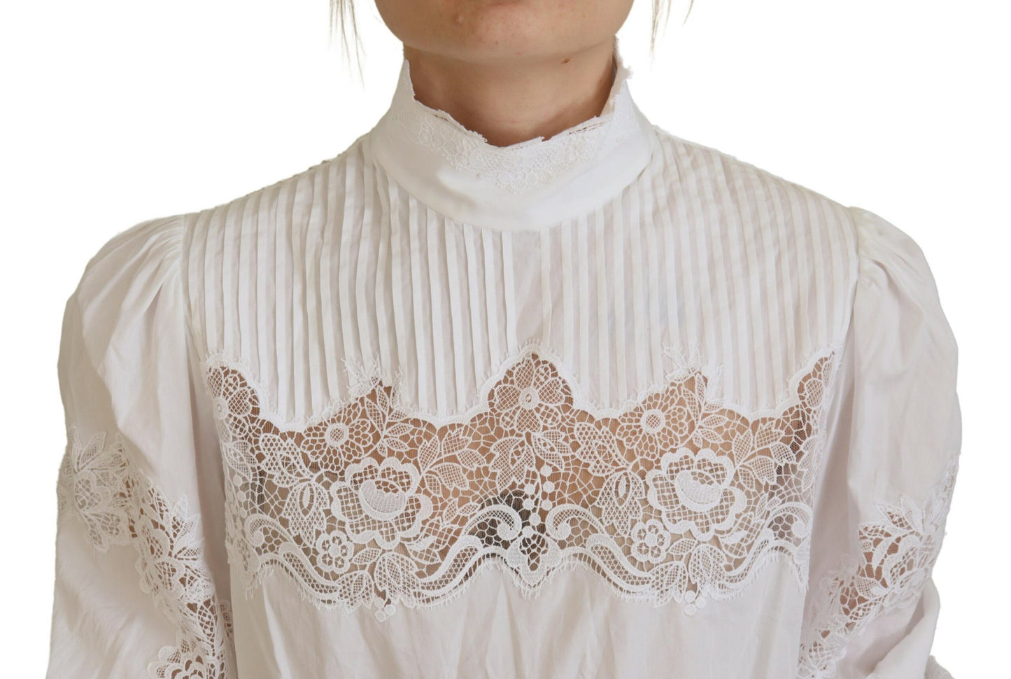 Blusa de cuello alto con ribete de encaje de algodón blanco