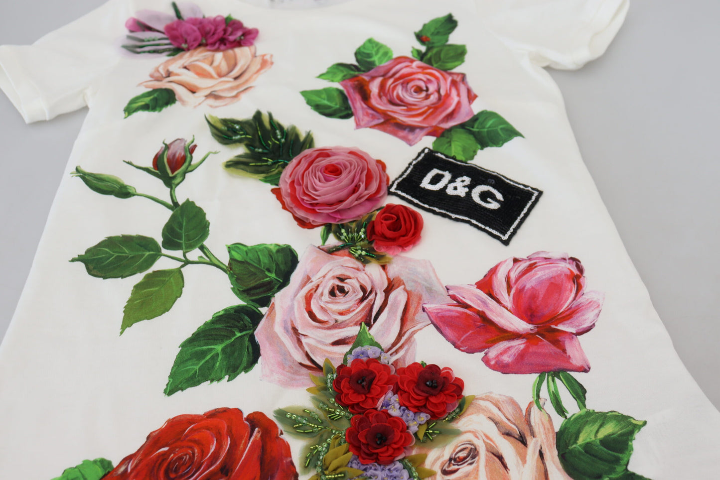 Top de manga corta con estampado del logotipo de White Rose