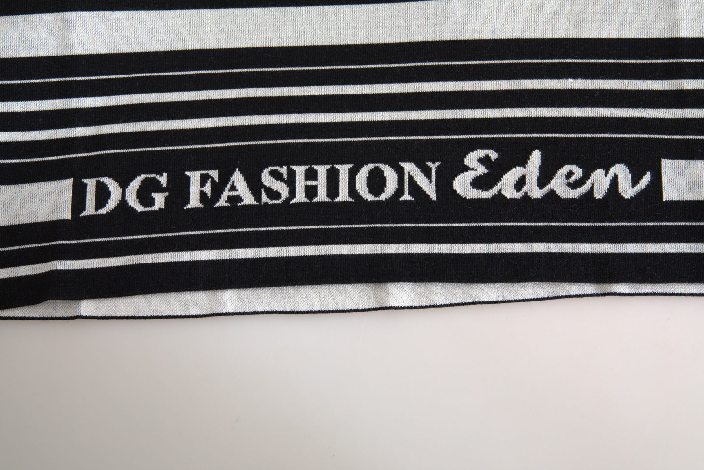 Camiseta de cuello redondo de algodón blanco DG Fashion