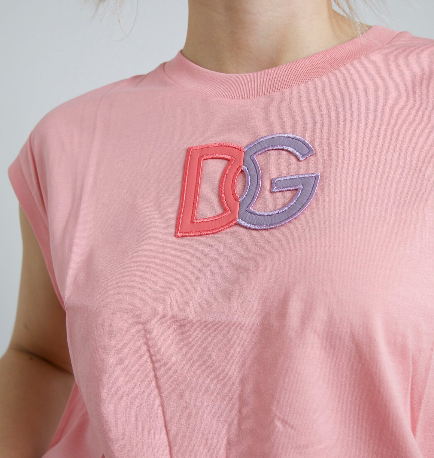 Camiseta de tirantes de algodón rosa con cuello redondo y logotipo DG