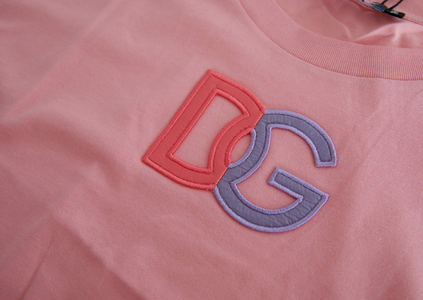 Camiseta de tirantes de algodón rosa con cuello redondo y logotipo DG