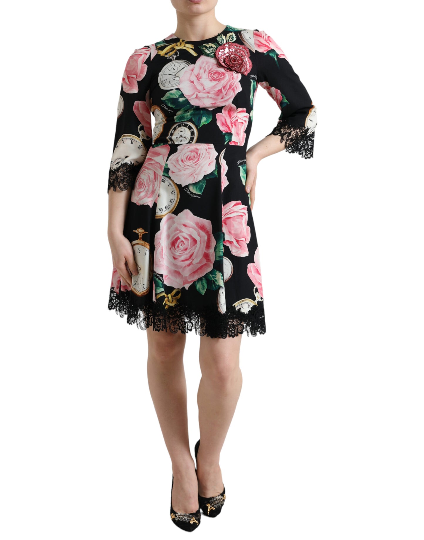 Robe trapèze noire en dentelle ornée de fleurs