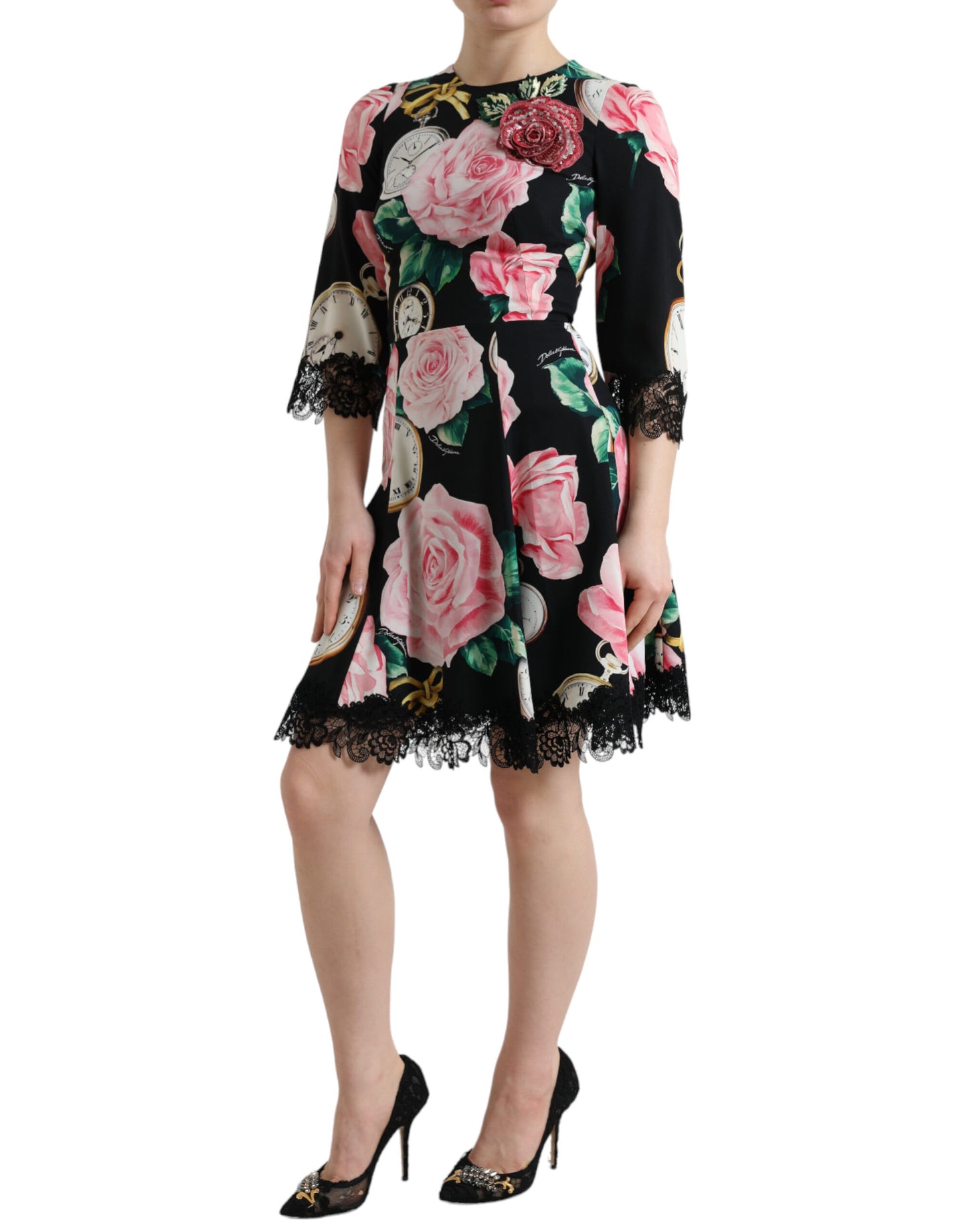 Robe trapèze noire en dentelle ornée de fleurs