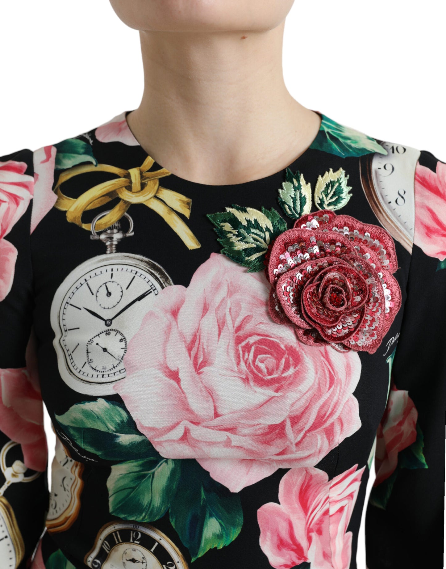 Robe trapèze noire en dentelle ornée de fleurs