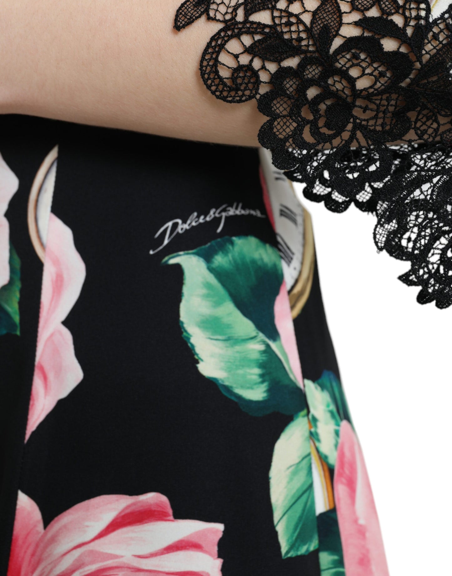 Robe trapèze noire en dentelle ornée de fleurs