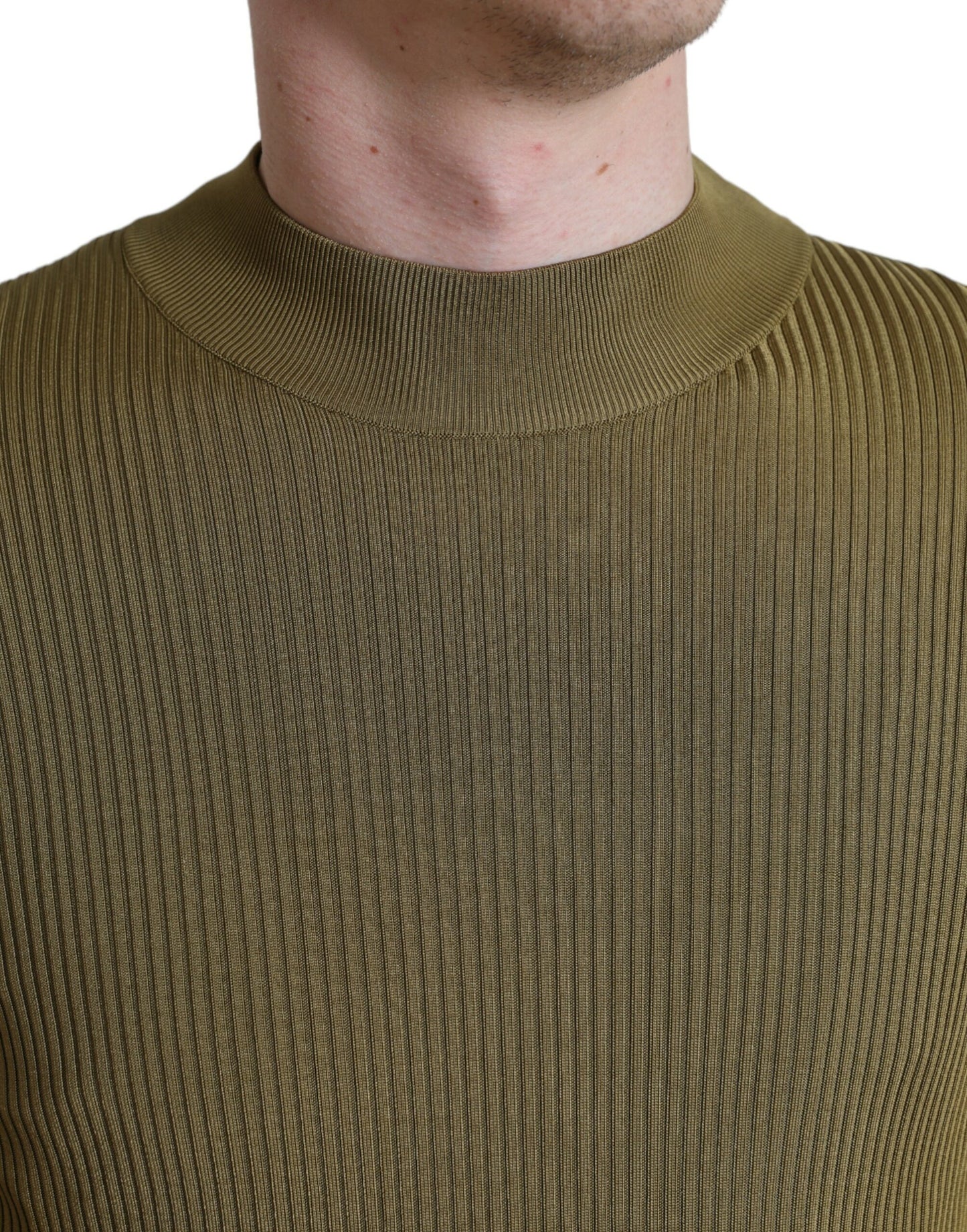 Suéter de cuello redondo de viscosa verde militar