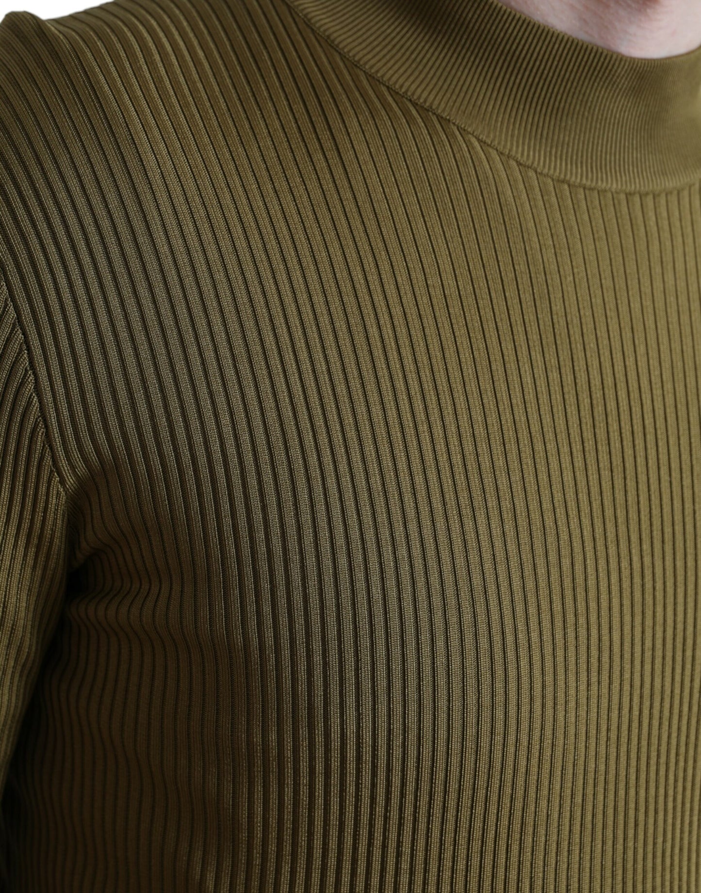 Suéter de cuello redondo de viscosa verde militar