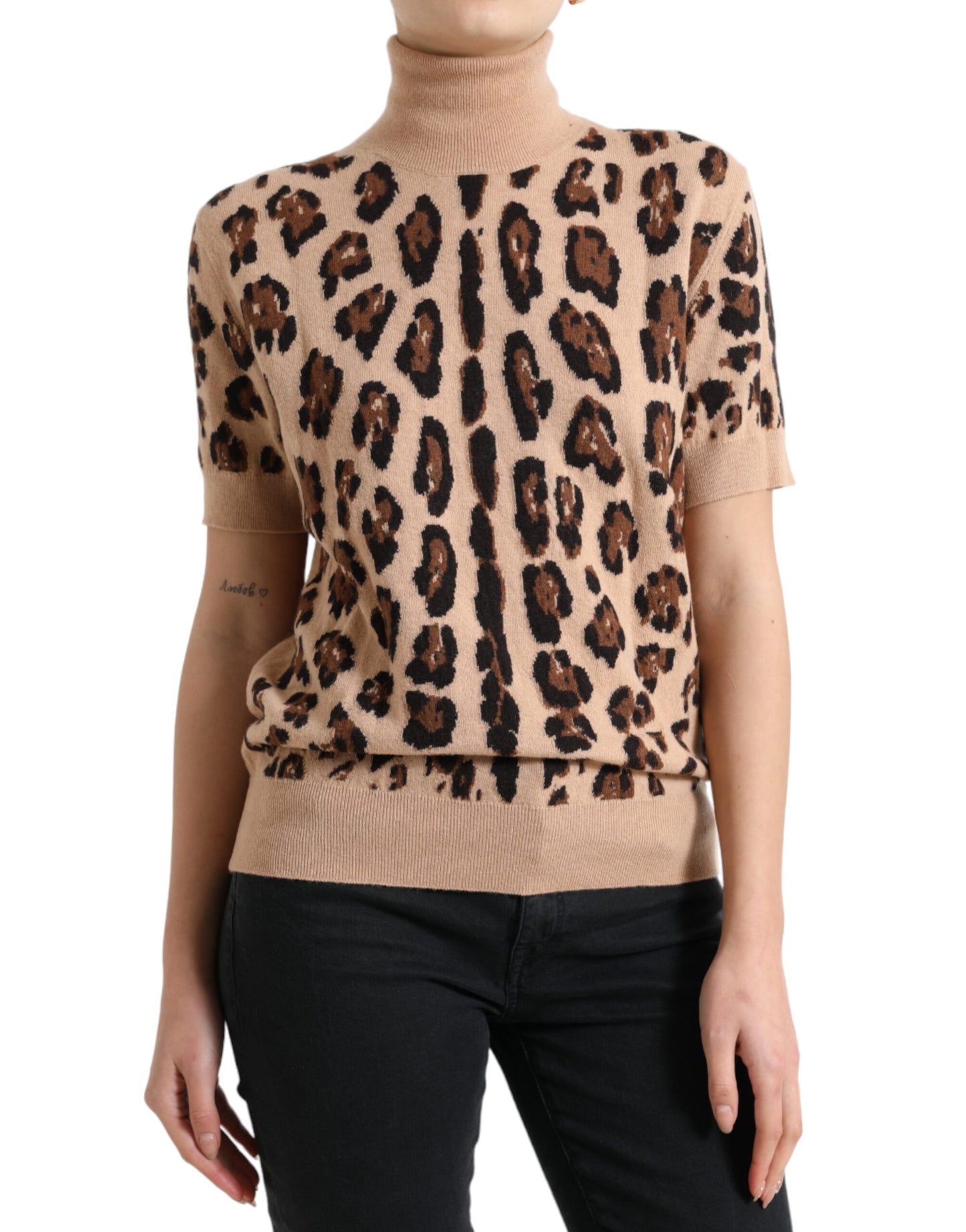 Top de cuello alto de lana con estampado de leopardo beige