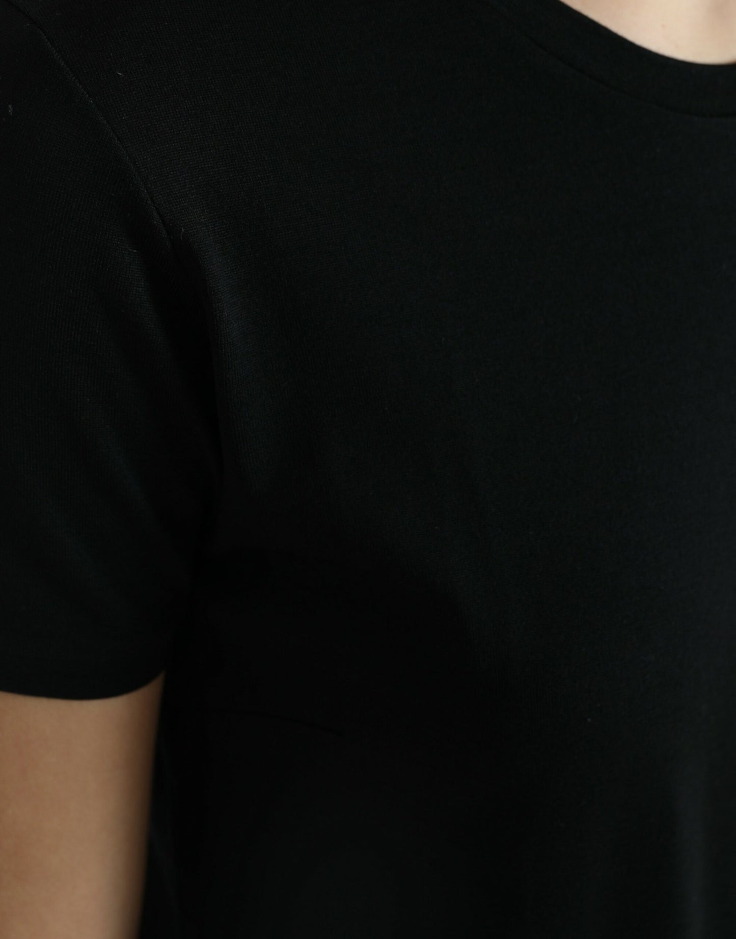 T-shirt ras du cou à manches courtes en laine noire