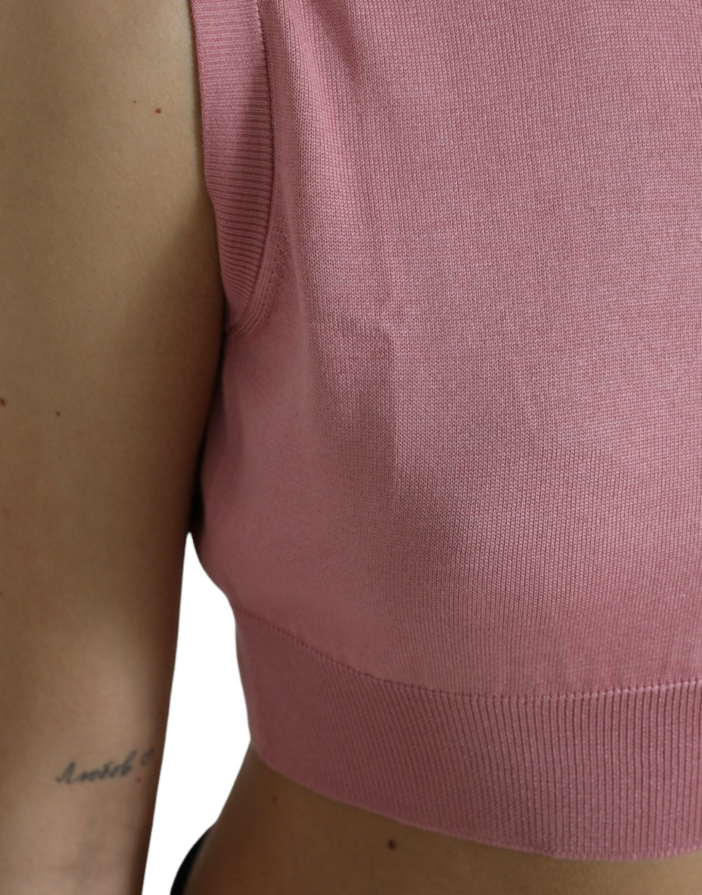 Top corto sin mangas con cuello redondo rosa