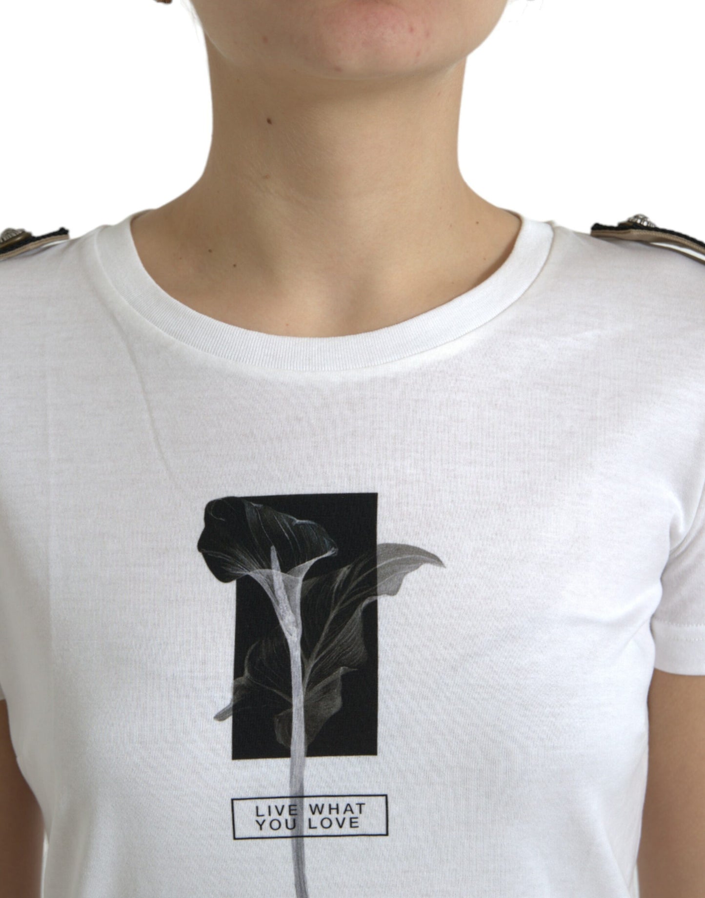 Camiseta de algodón con cuello redondo y rosas blancas y negras