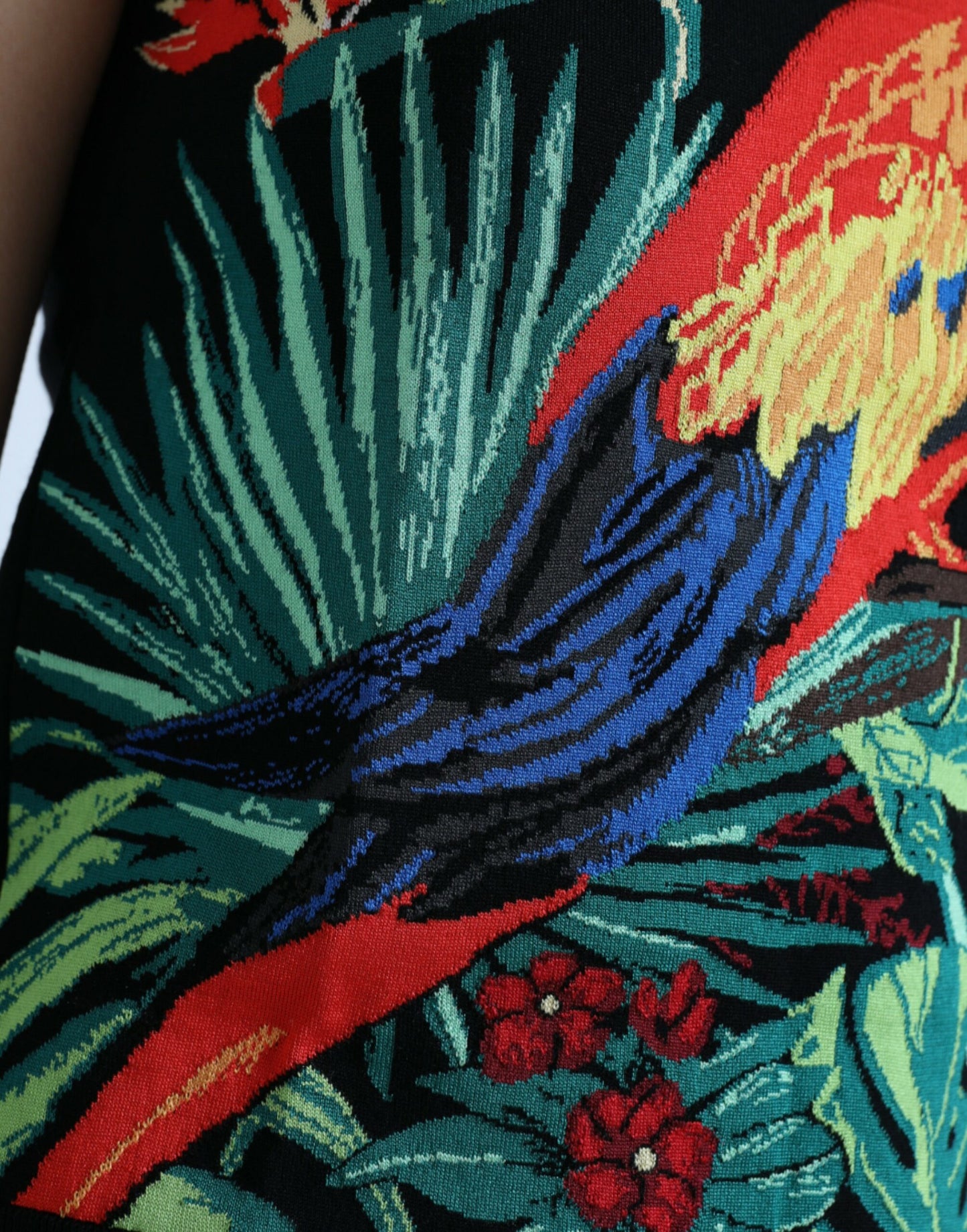 Camiseta sin mangas con cuello redondo y estampado de jungla negra