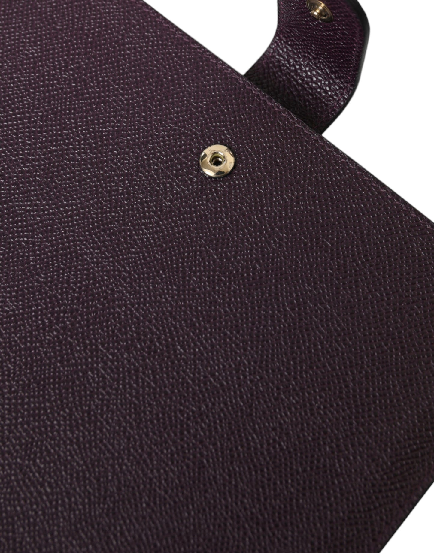 Funda para tableta de cuero marrón oscuro con placa de logotipo