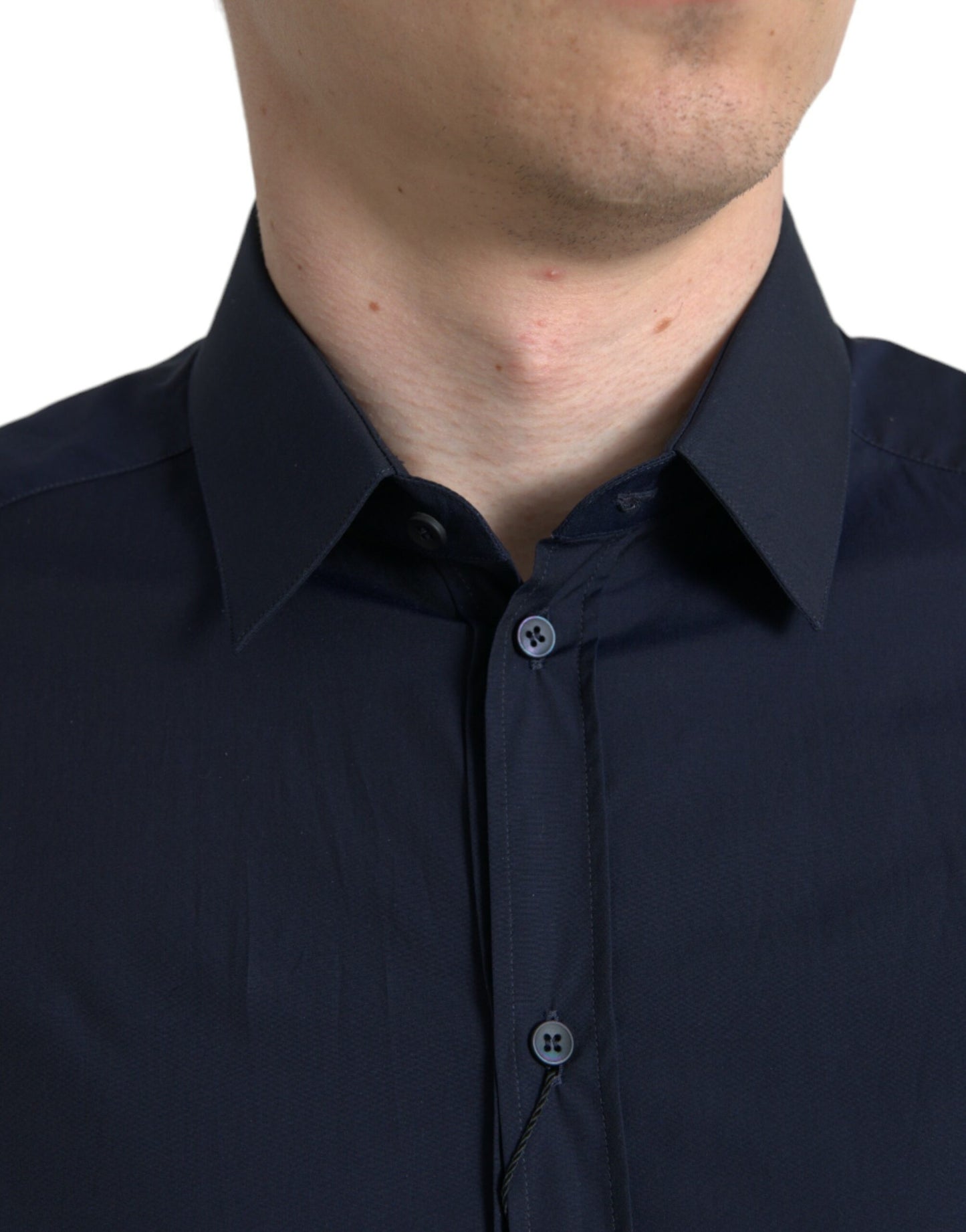 Camisa de vestir formal azul marino de corte entallado y dorada