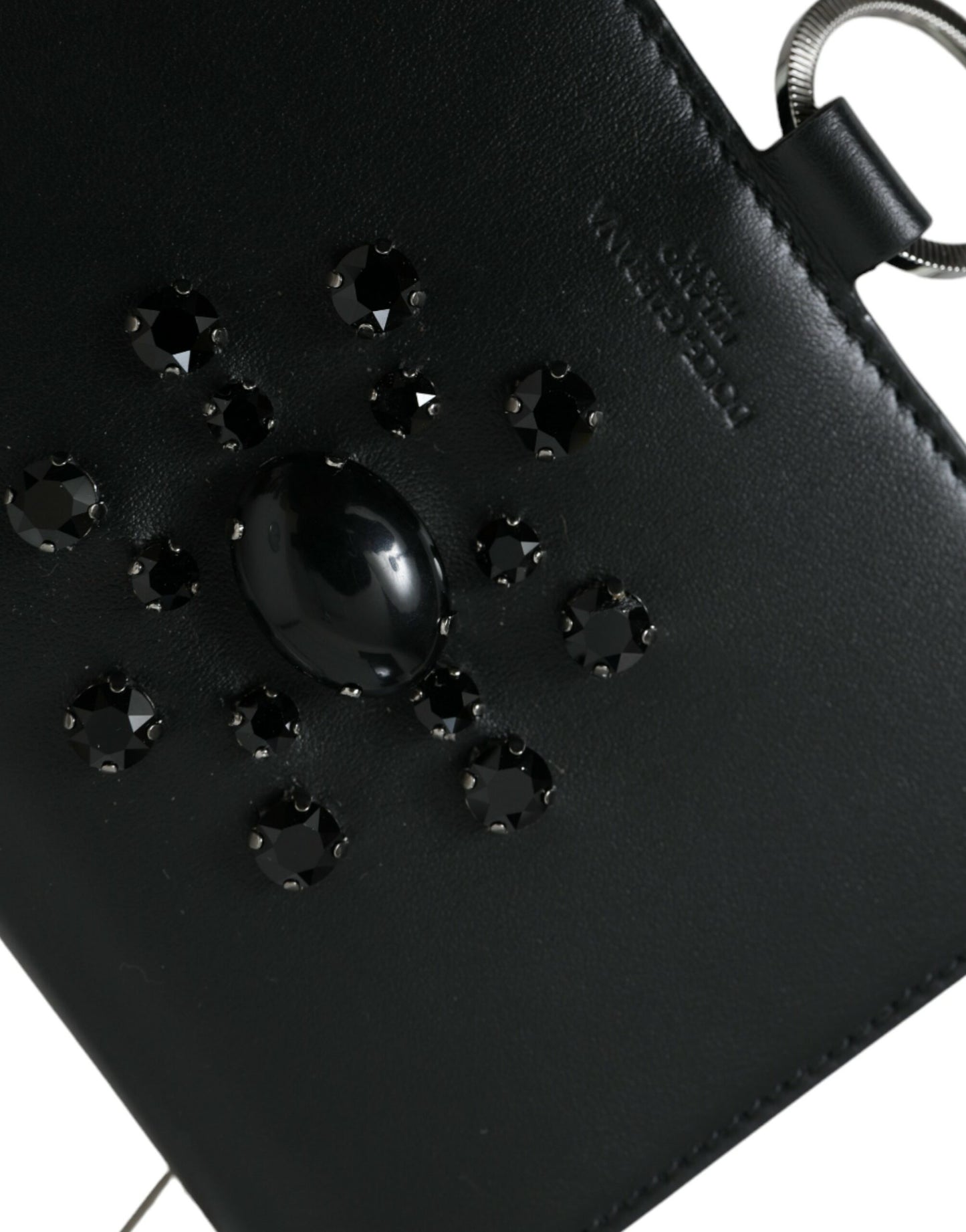 Cartera para tarjetas de cuero blanco y negro con adornos de cristales