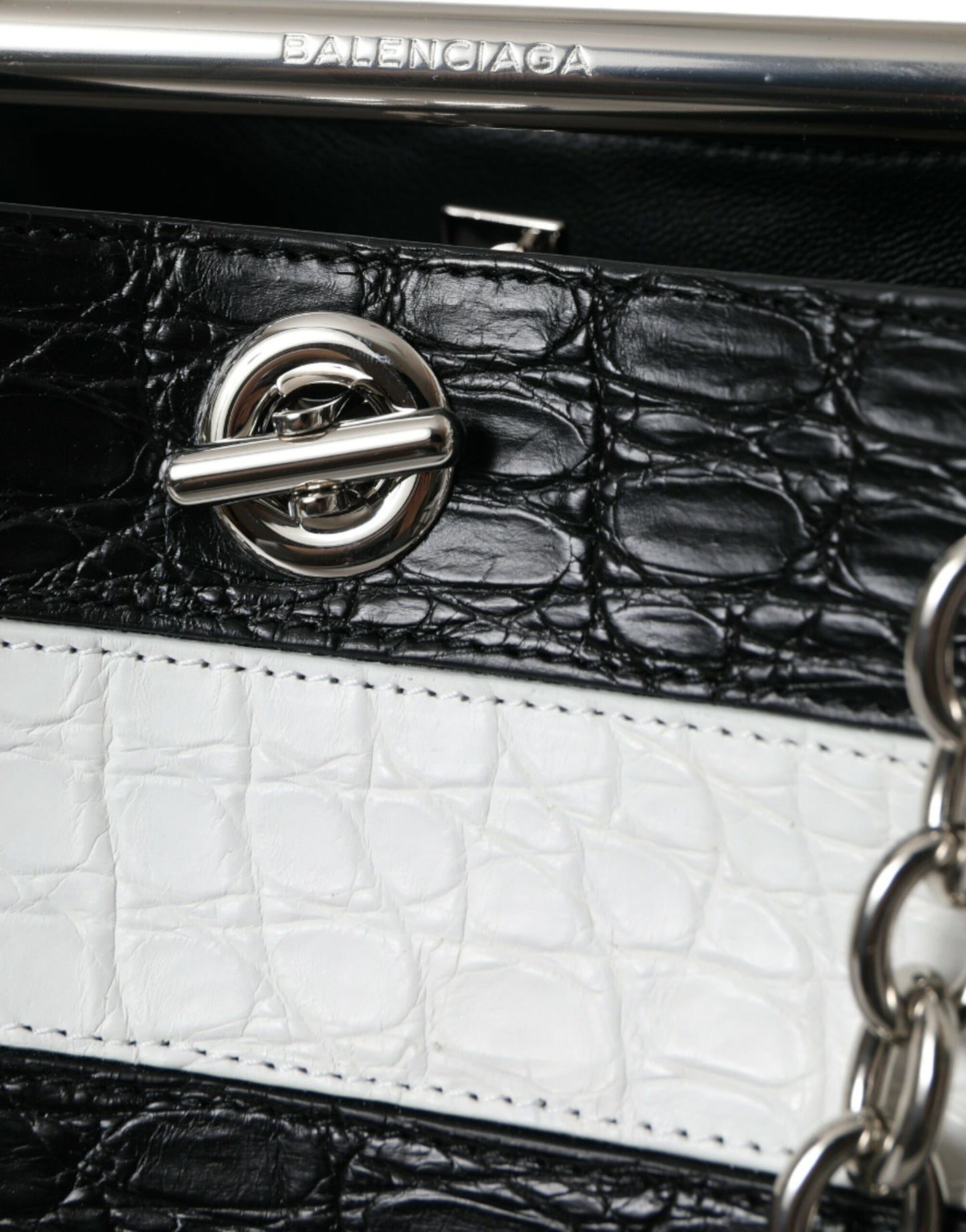Bolso tote maxi de piel exótica con rayas blancas y negras