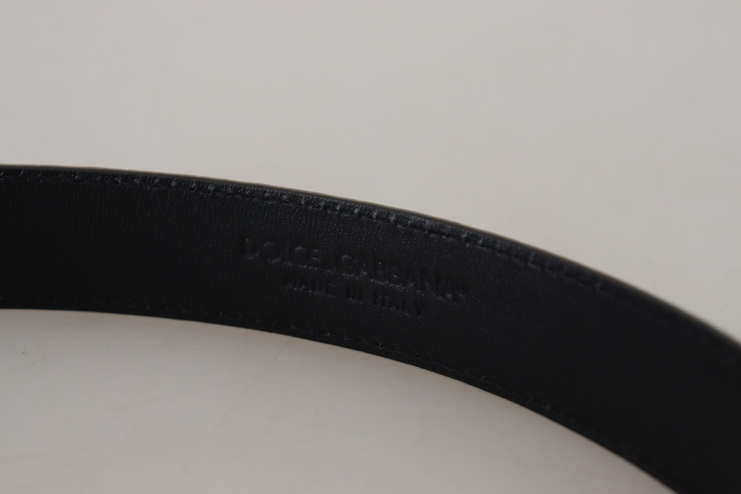 Ceinture en cuir exotique noir avec boucle en métal doré