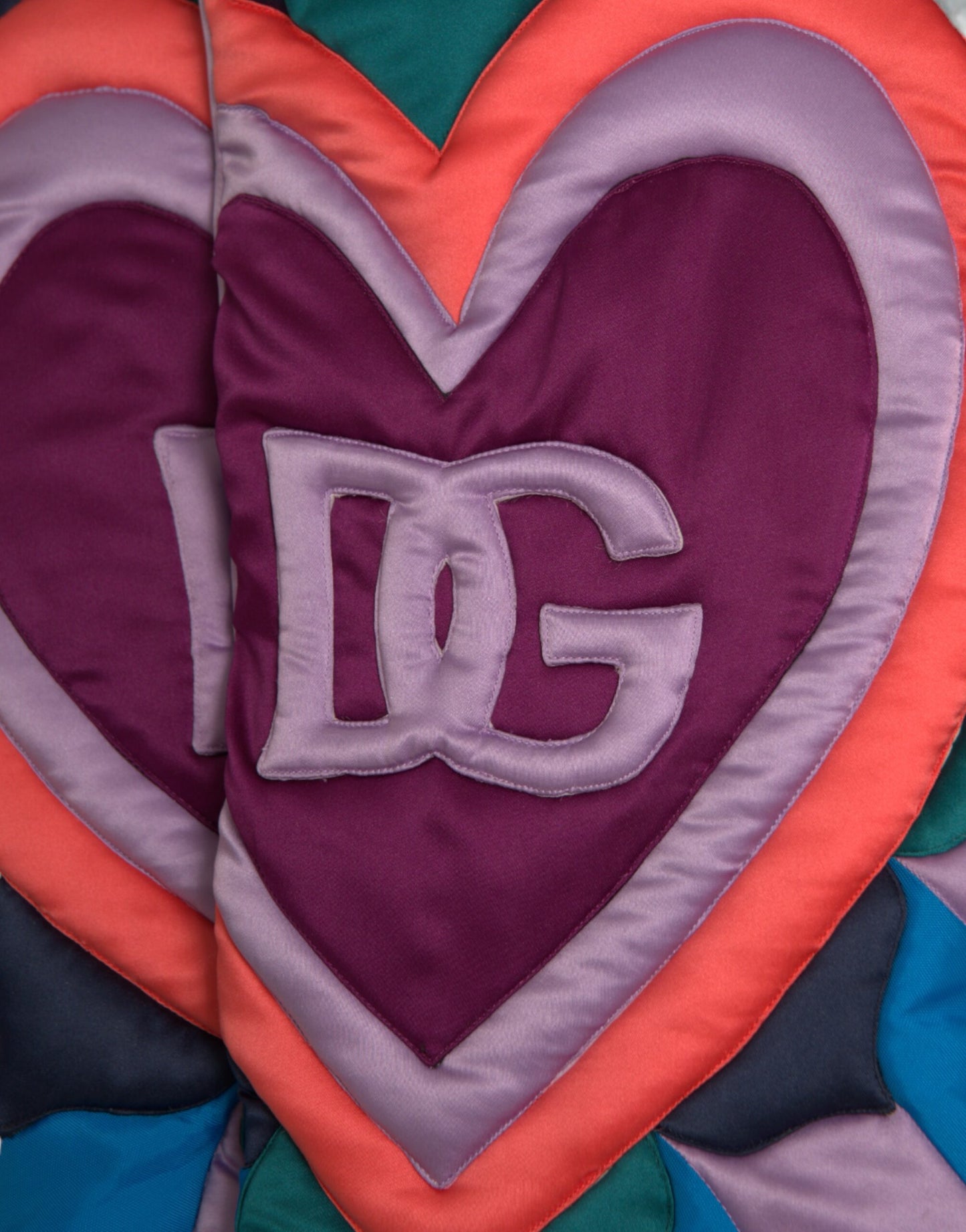 Doudoune à capuche avec logo cœur multicolore