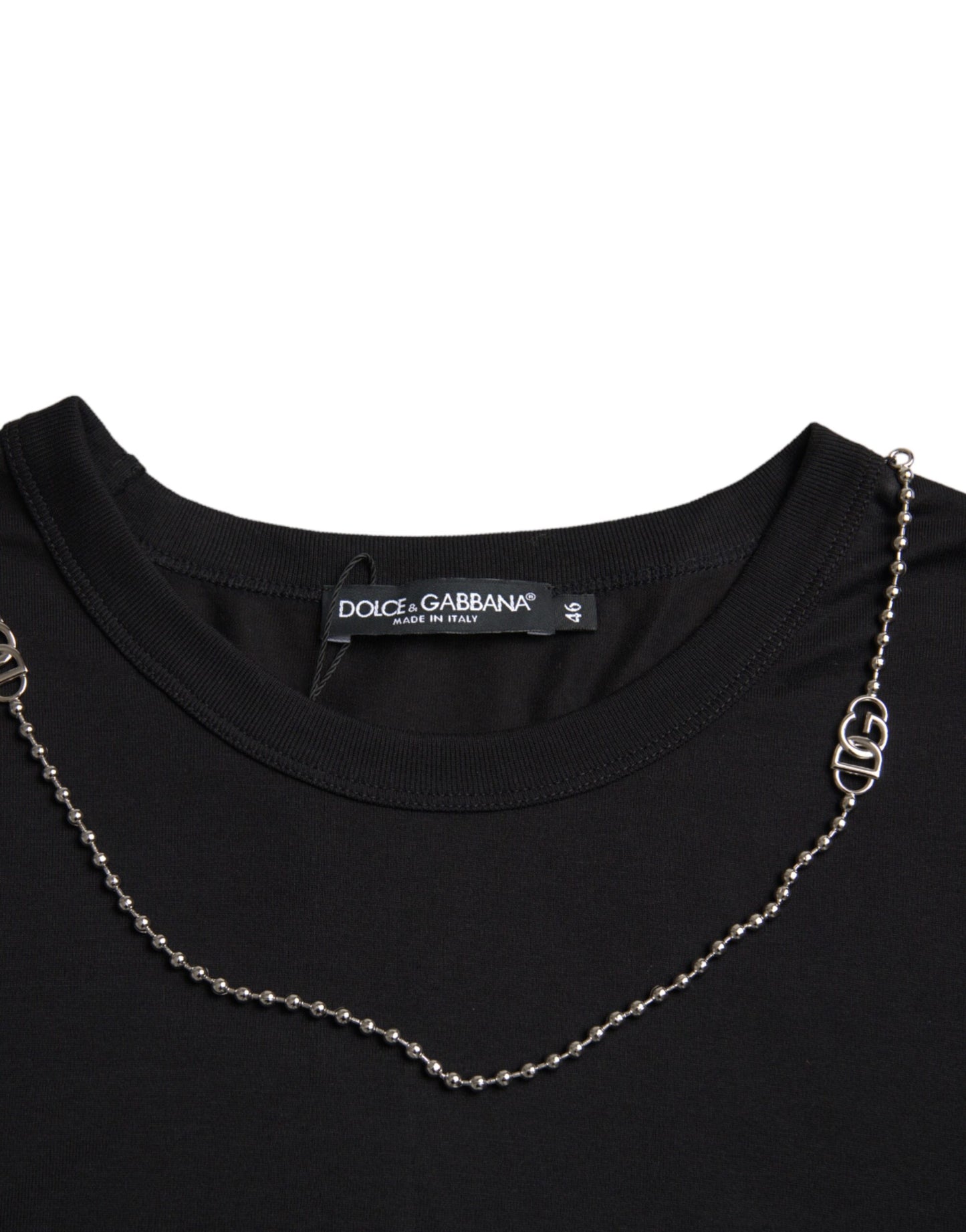 T-shirt à manches courtes en coton noir avec chaîne argentée