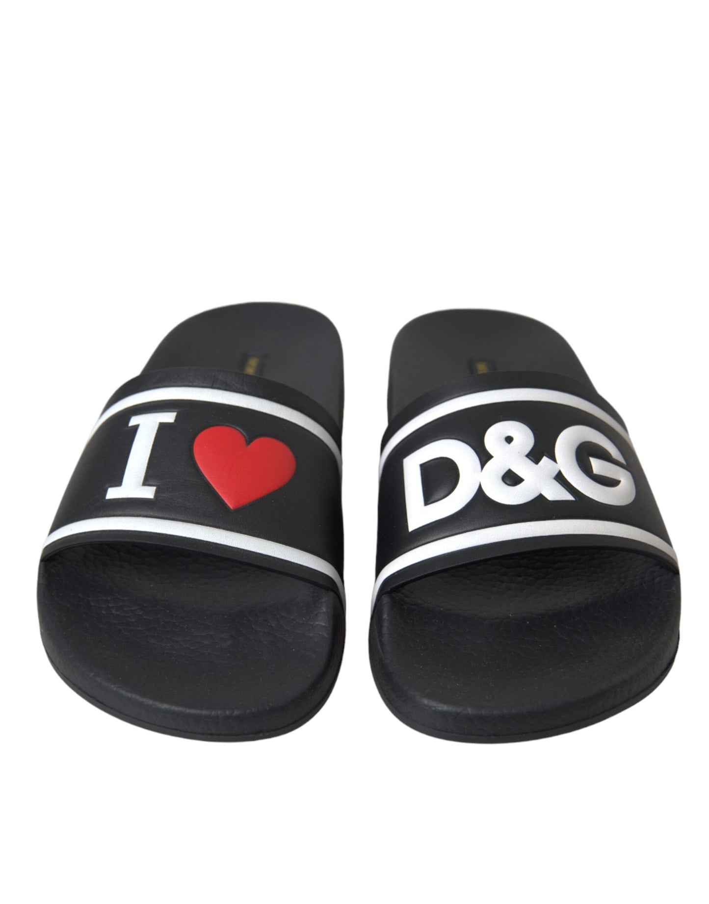 Sandalias y chanclas de cuero negro con la frase "I Love D&G"