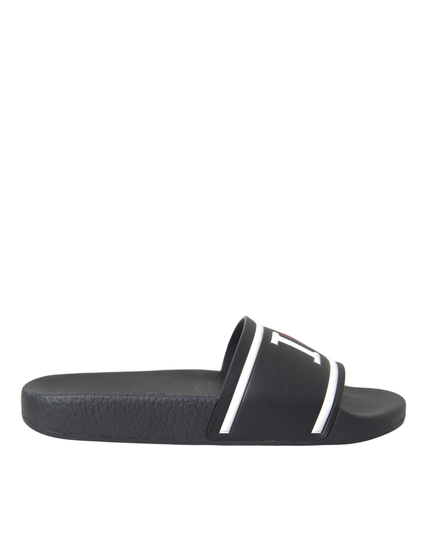 Sandalias y chanclas de cuero negro con la frase "I Love D&G"