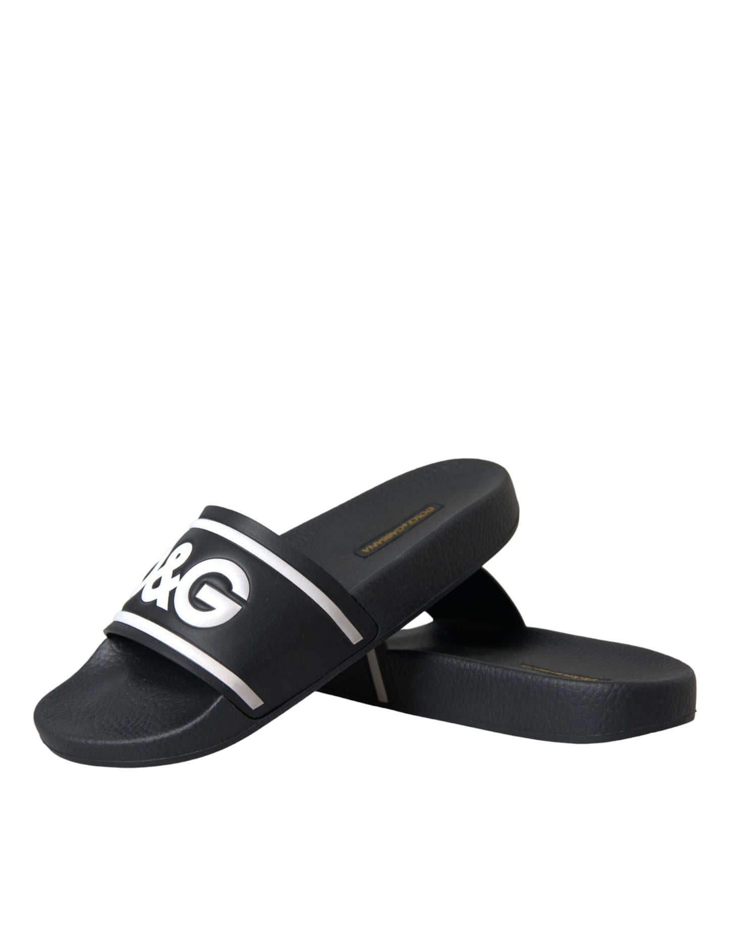 Sandalias y chanclas de cuero negro con la frase "I Love D&G"
